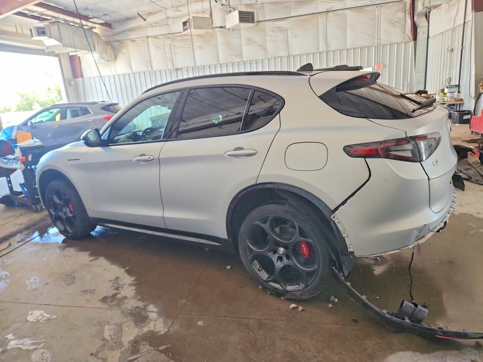 Снимка 2 от търг – 2024 ALFA ROMEO STELVIO с VIN ZASPAKBN4R7D73862