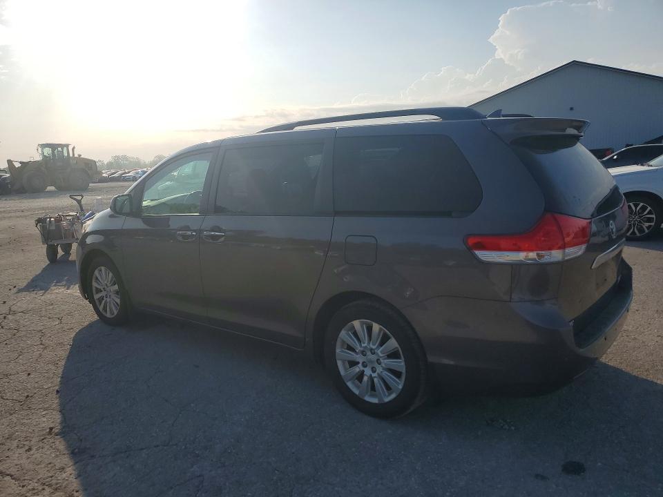 Photo 2 from auction – 2012 TOYOTA SIENNA with VIN 5TDDK3DC7CS036335