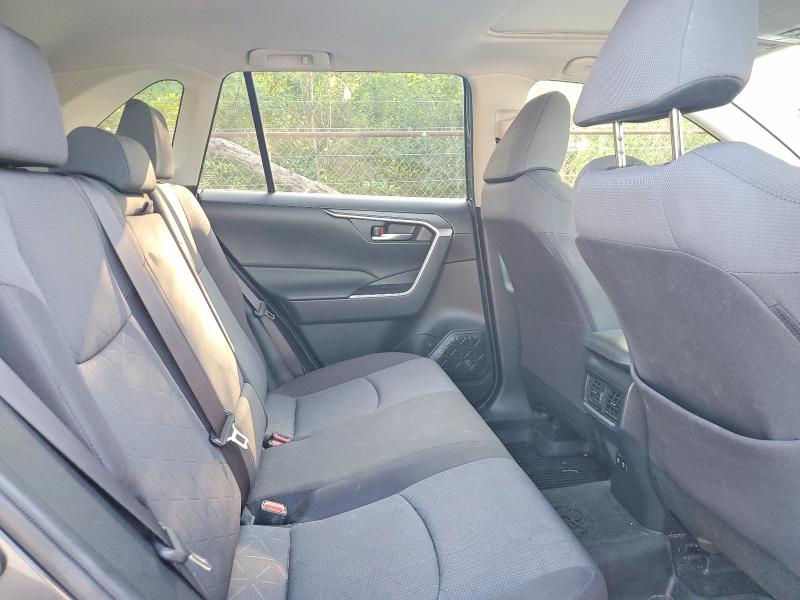 Photo 11 from auction – 2019 TOYOTA RAV4 with VIN JTMP1RFV1KD018179