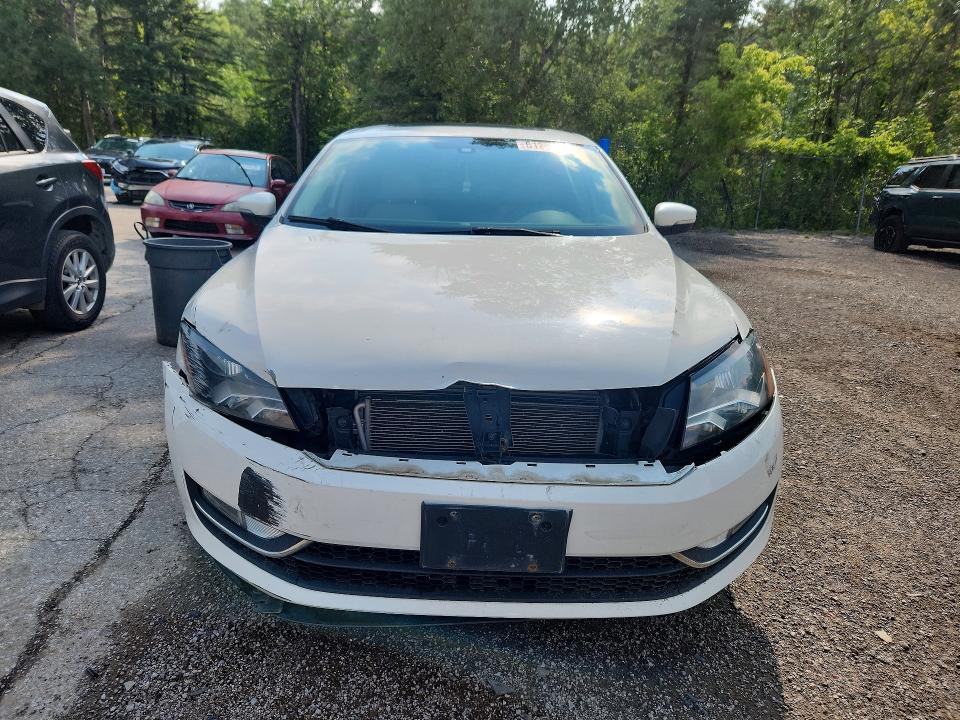 Photo 5 from auction – 2014 VOLKSWAGEN PASSAT with VIN 1VWCS7A31EC082011
