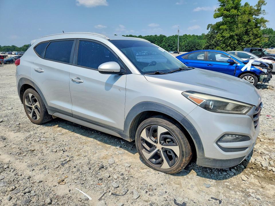 Foto 4 de la subasta – 2017 HYUNDAI TUCSON con VIN KM8J3CA25HU311078