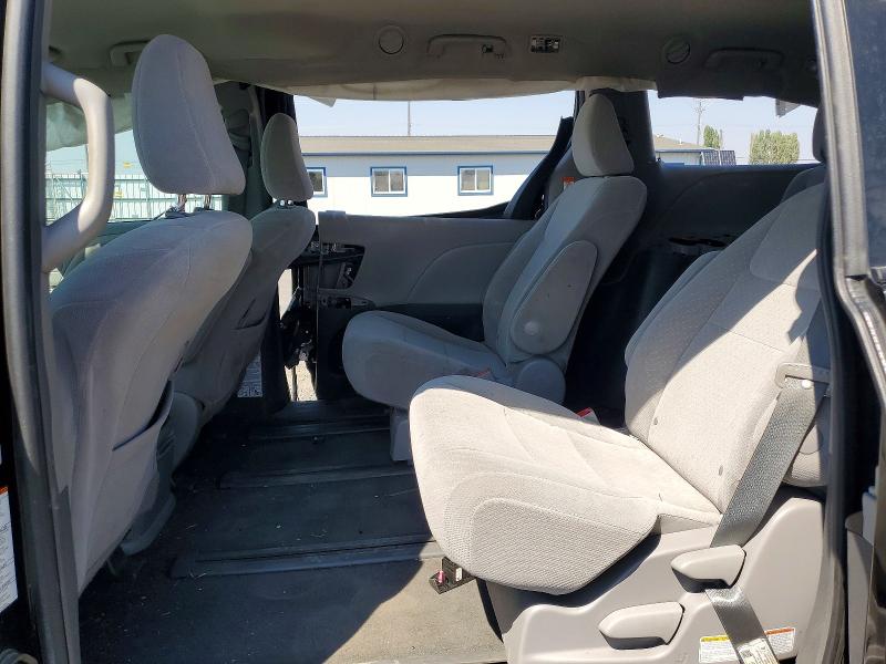 Photo 11 from auction – 2018 TOYOTA SIENNA with VIN 5TDJZ3DC0JS207101