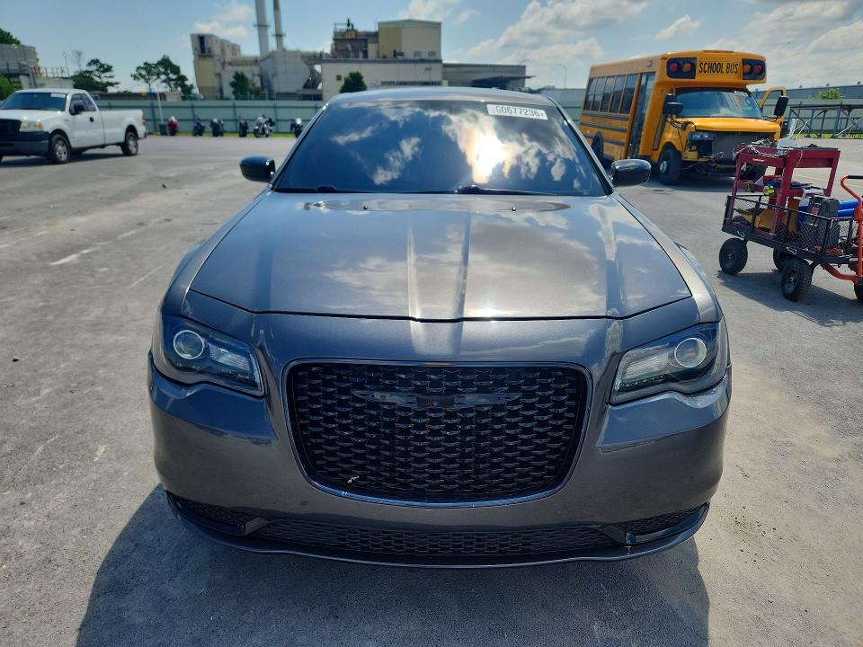 Photo 5 from auction – 2022 CHRYSLER 300 with VIN 2C3CCAAG3NH131145