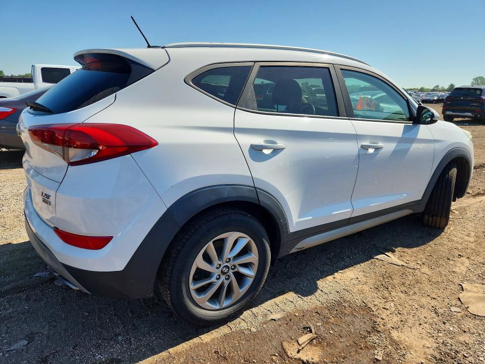 Photo 3 from auction – 2017 HYUNDAI TUCSON with VIN KM8J3CA29HU315554