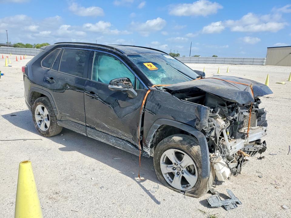 Photo 4 from auction – 2021 TOYOTA RAV4 with VIN 2T3W1RFV5MC109670