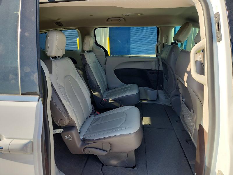 Photo 11 from auction – 2019 CHRYSLER PACIFICA with VIN 2C4RC1BG1KR554476