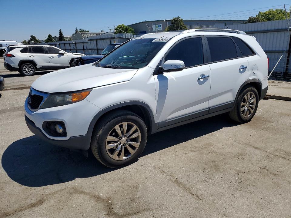 KIA SORENTO 2011 with VIN 5XYKU4A22BG040498 - Photo from auction