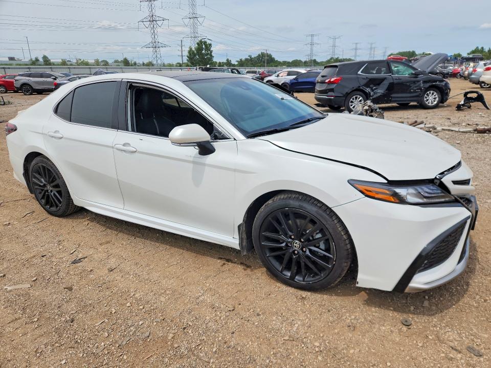 Photo 4 from auction – 2022 TOYOTA CAMRY with VIN 4T1K61AK5NU024853