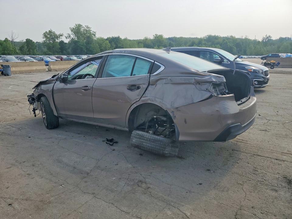 Photo 2 from auction – 2021 SUBARU LEGACY with VIN 4S3BWAN65M3003653