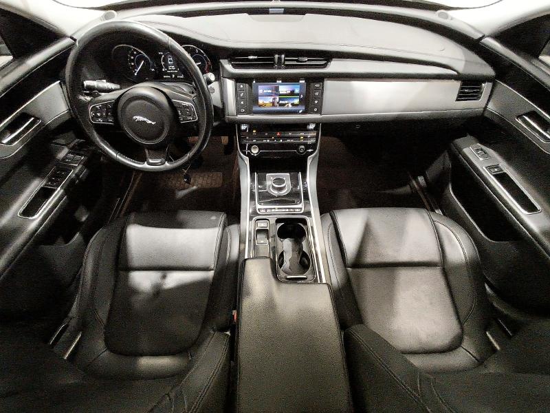Photo 8 from auction – 2017 JAGUAR XF with VIN SAJBD4BNXHCY36116