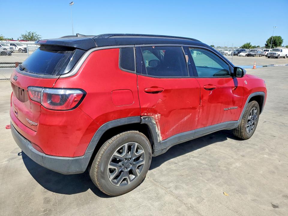 Photo 3 from auction – 2019 JEEP COMPASS with VIN 3C4NJDDB0KT639037