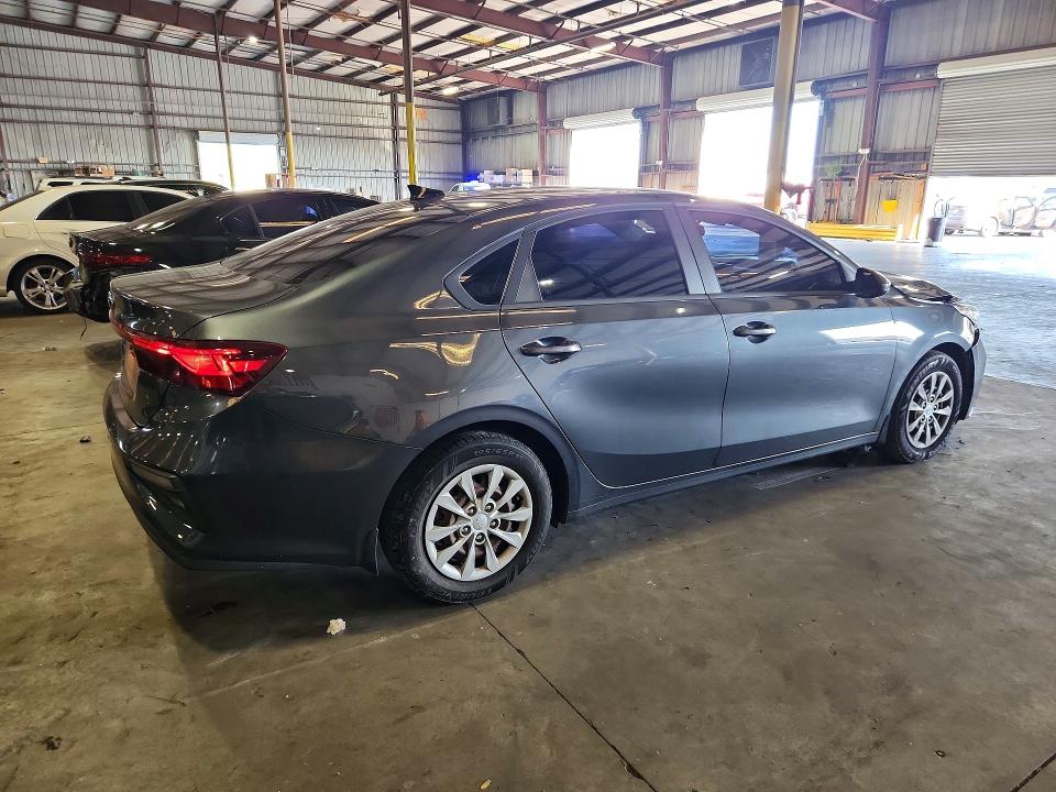 Photo 3 from auction – 2021 KIA FORTE with VIN 3KPF24AD8ME350146