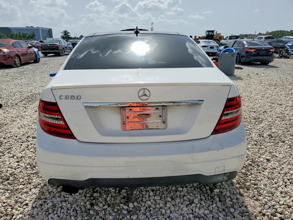 Photo 6 from auction – 2014 MERCEDES-BENZ C with VIN WDDGF4HB1EA953558