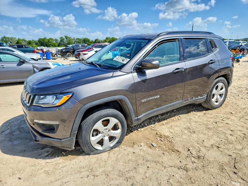 JEEP COMPASS 2018 with VIN 3C4NJDBBXJT315658 - Photo from auction