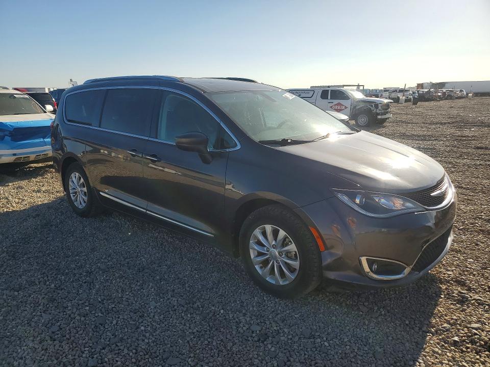 Photo 4 from auction – 2018 CHRYSLER PACIFICA with VIN 2C4RC1BG7JR148877