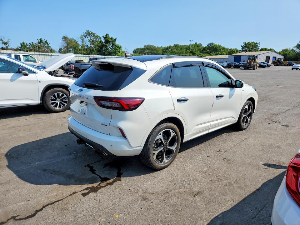 Photo 3 from auction – 2023 FORD ESCAPE with VIN 1FMCU9NAXPUA96273