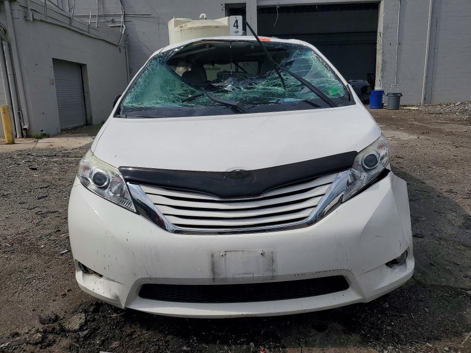 Photo 5 from auction – 2015 TOYOTA SIENNA with VIN 5TDKK3DC6FS665418