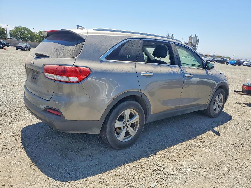 Photo 3 from auction – 2016 KIA SORENTO with VIN 5XYPG4A30GG118225