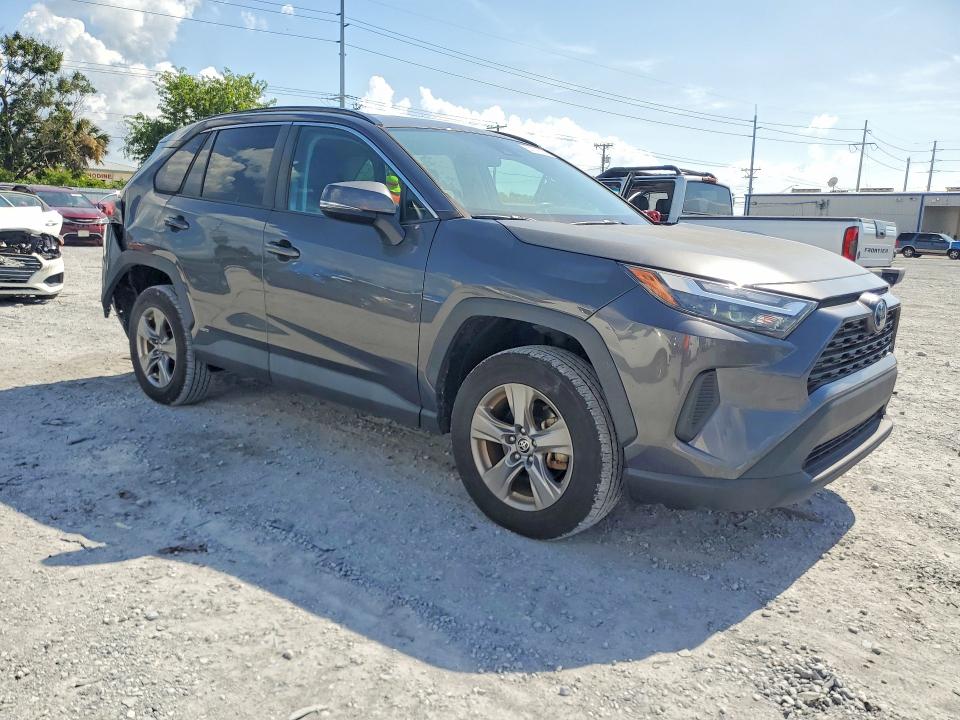 Photo 4 from auction – 2022 TOYOTA RAV4 with VIN 4T3RWRFV1NU061261