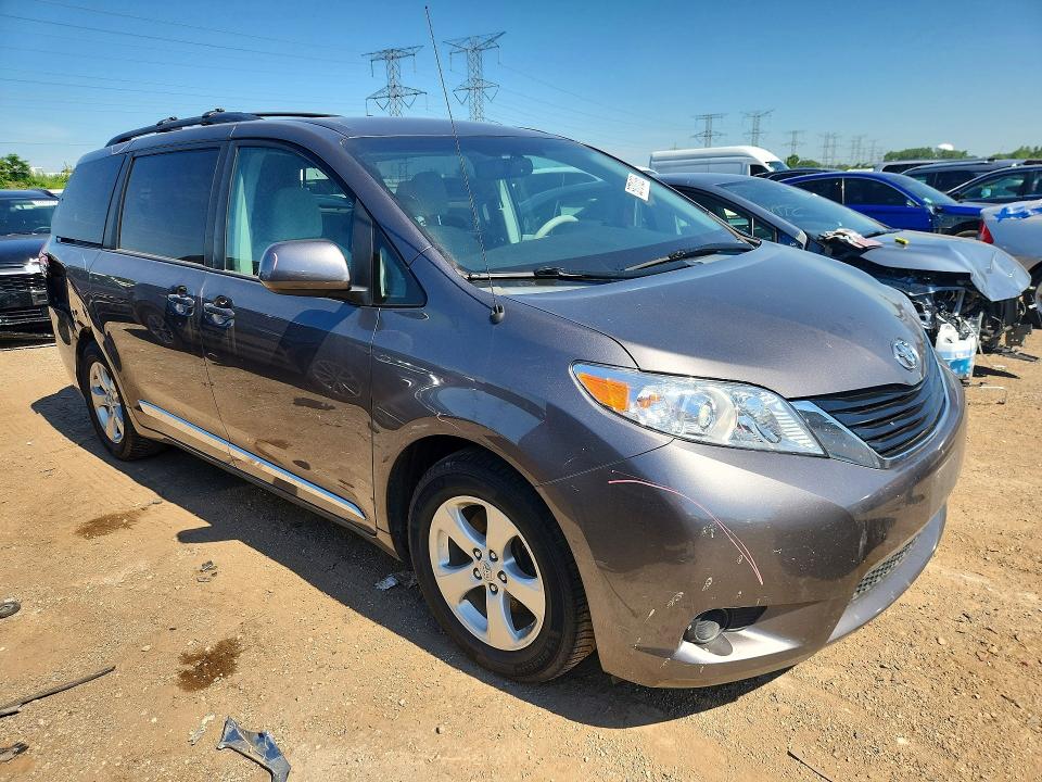 Photo 4 from auction – 2011 TOYOTA SIENNA with VIN 5TDKK3DC6BS107384