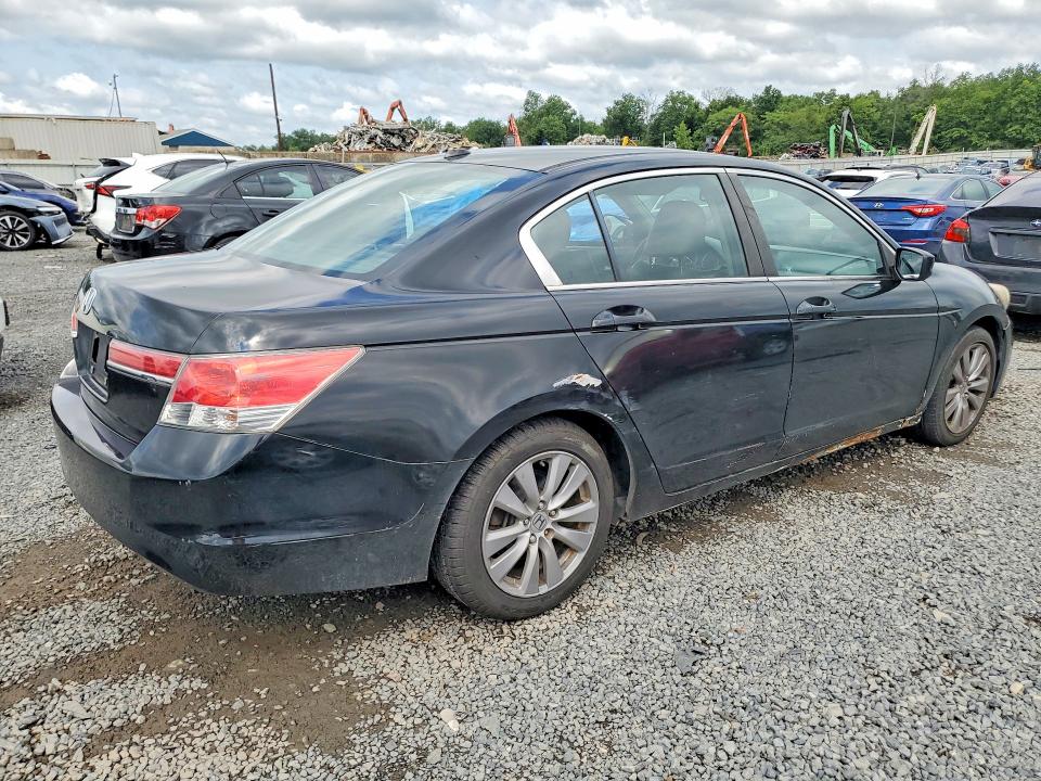 Photo 3 from auction – 2011 HONDA ACCORD with VIN 1HGCP2F80BA004131