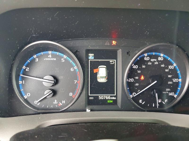 Photo 9 from auction – 2018 TOYOTA RAV4 with VIN 2T3WFREV5JW412638