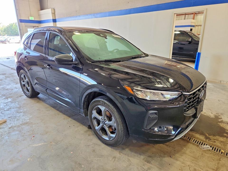 Photo 4 from auction – 2023 FORD ESCAPE with VIN 1FMCU9MN0PUB39331