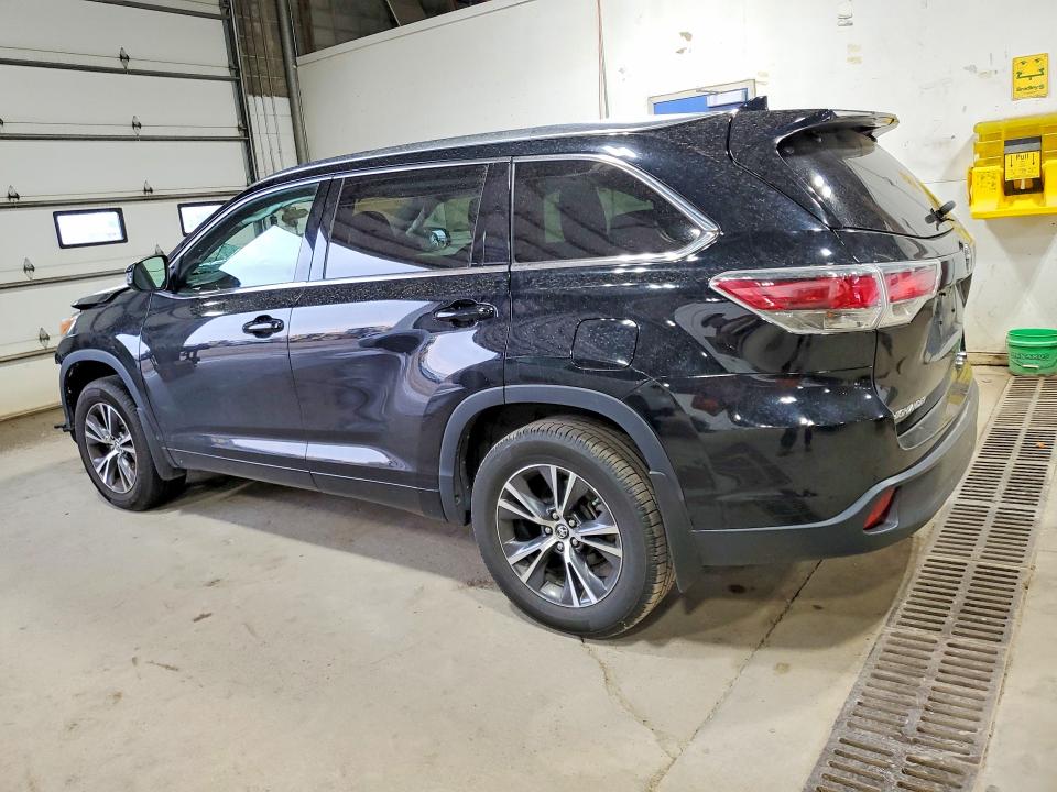 Photo 2 from auction – 2016 TOYOTA HIGHLANDER with VIN 5TDJKRFH0GS345973