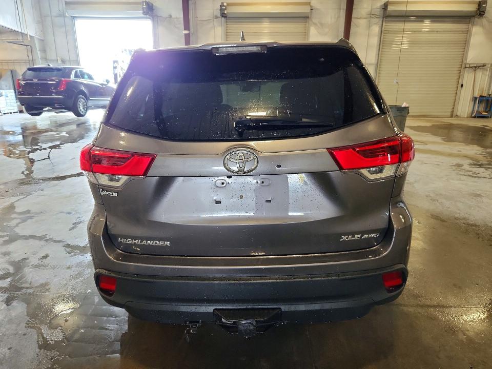 Photo 6 from auction – 2019 TOYOTA HIGHLANDER with VIN 5TDJZRFH9KS734986