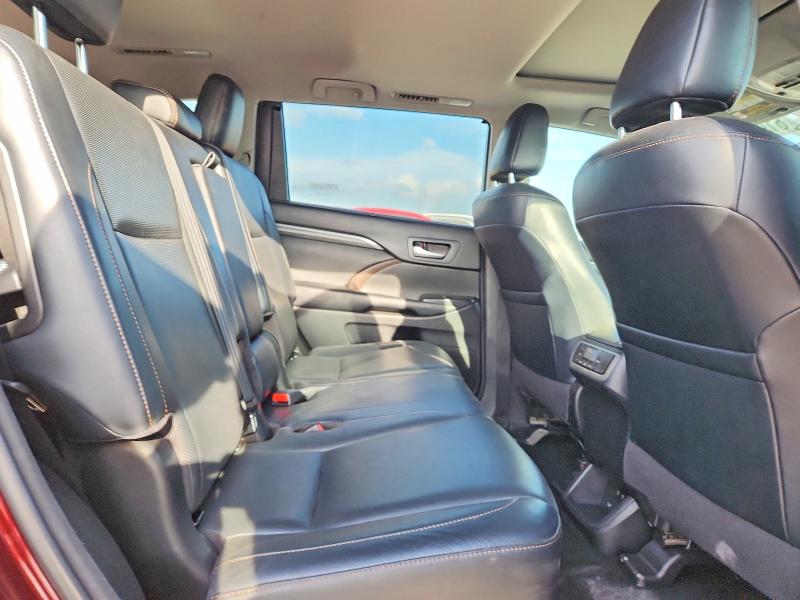 Photo 11 from auction – 2018 TOYOTA HIGHLANDER with VIN 5TDDZRFH6JS865742