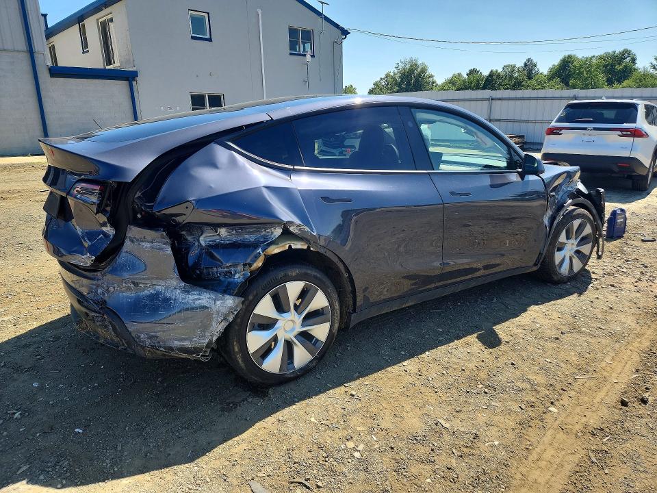 Снимка 3 от търг – 2023 TESLA MODEL Y с VIN 7SAYGDED0PF923451