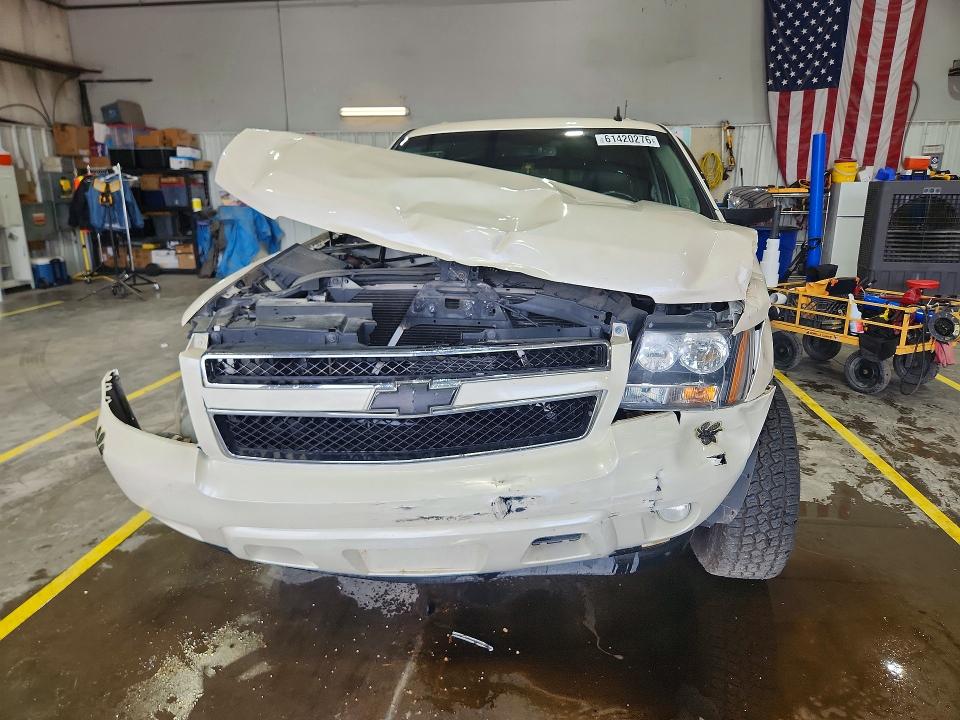 Photo 5 from auction – 2013 CHEVROLET SUBURBAN with VIN 1GNSKKE75DR342055