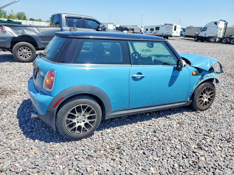 Photo 3 from auction – 2008 MINI COOPER with VIN WMWMF33528TT61424