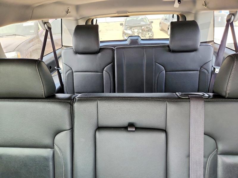 Photo 10 from auction – 2016 CHEVROLET SUBURBAN with VIN 1GNSCHKC2GR164241
