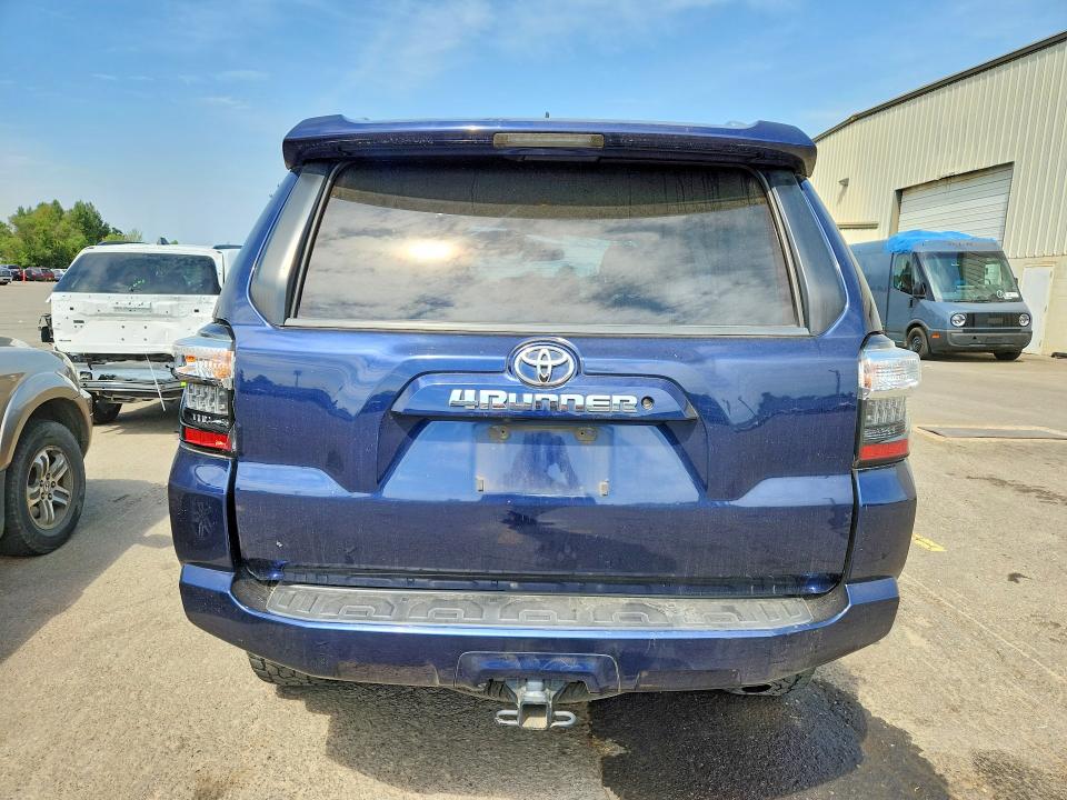Photo 6 from auction – 2018 TOYOTA 4RUNNER with VIN JTEBU5JR3J5604195