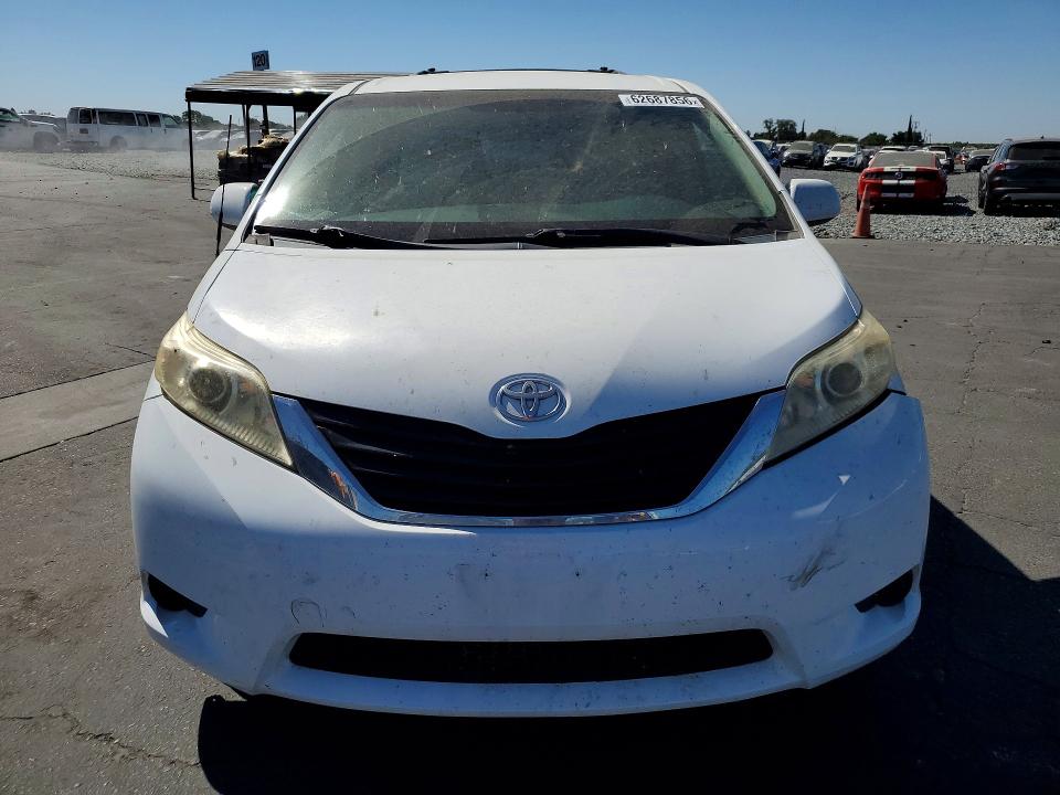 صورة رقم 5 من المزاد - 2011 TOYOTA SIENNA مع VIN 5TDKK3DC5BS097429