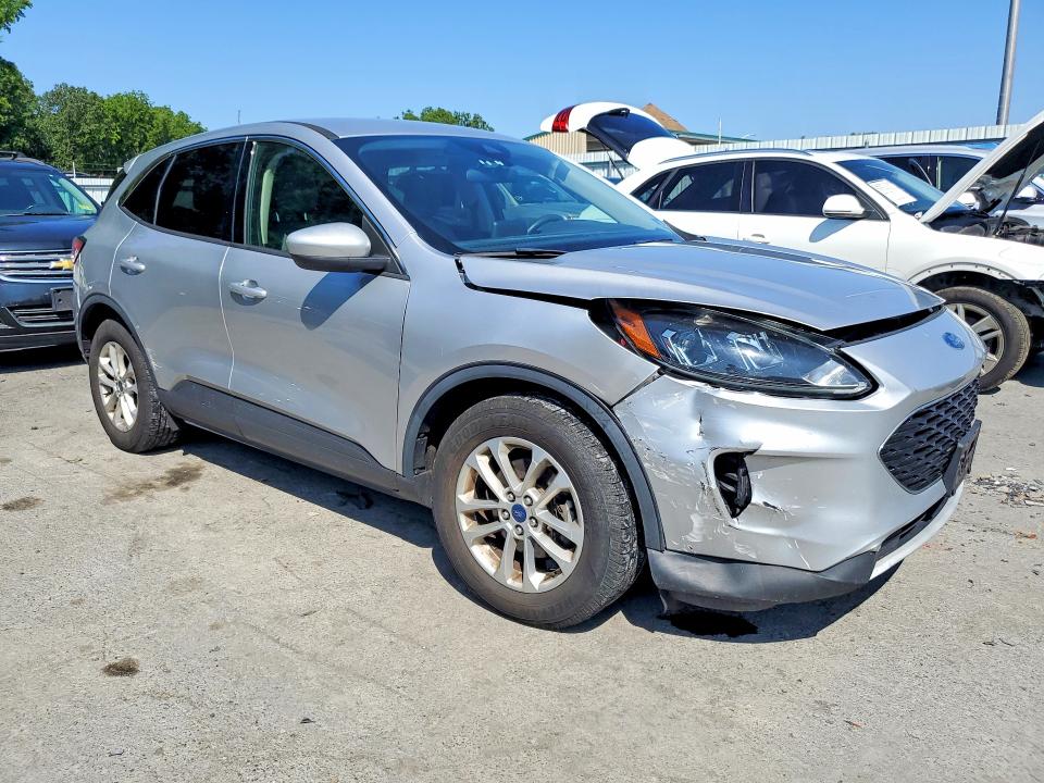 Photo 4 from auction – 2020 FORD ESCAPE with VIN 1FMCU0G61LUA72071