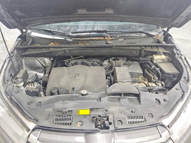 Photo 12 from auction – 2018 TOYOTA HIGHLANDER with VIN 5TDJZRFH9JS888449