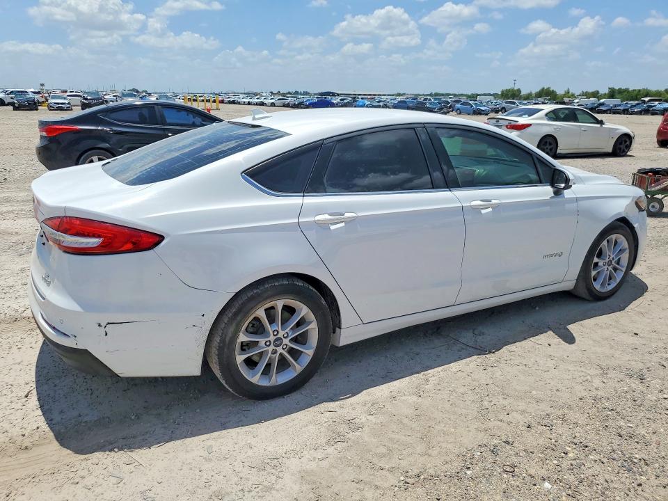 Photo 3 from auction – 2019 FORD FUSION with VIN 3FA6P0LU5KR269186