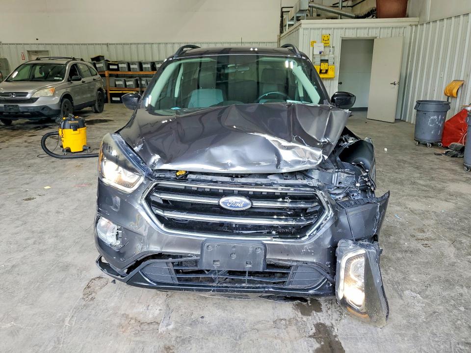 Photo 5 from auction – 2018 FORD ESCAPE with VIN 1FMCU9GD8JUB92854
