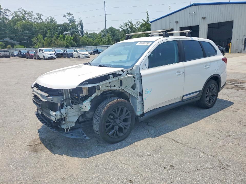 MITSUBISHI OUTLANDER 2017 z numerem VIN JA4AZ3A35HZ070700 - Zdjęcie z aukcji