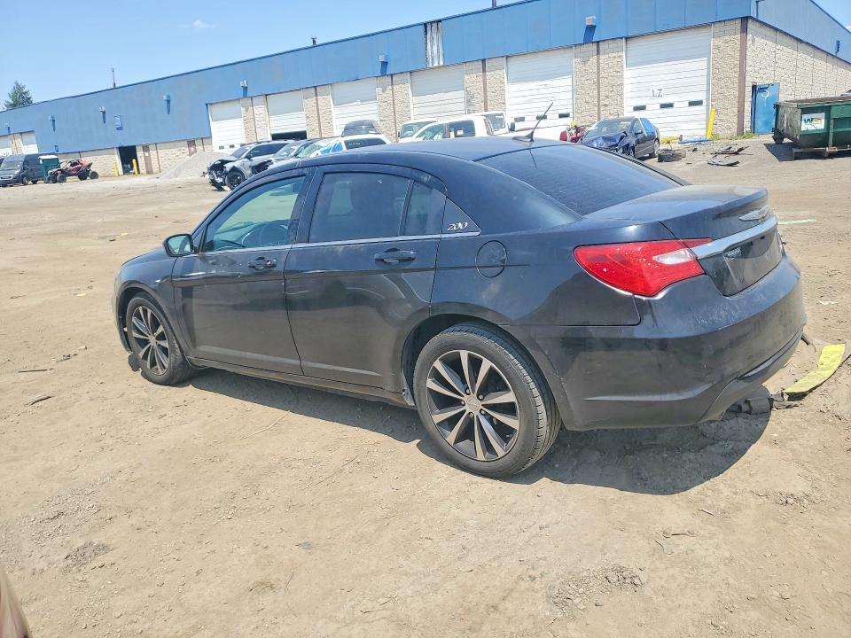 Photo 2 from auction – 2014 CHRYSLER 200 with VIN 1C3CCBBGXEN132188