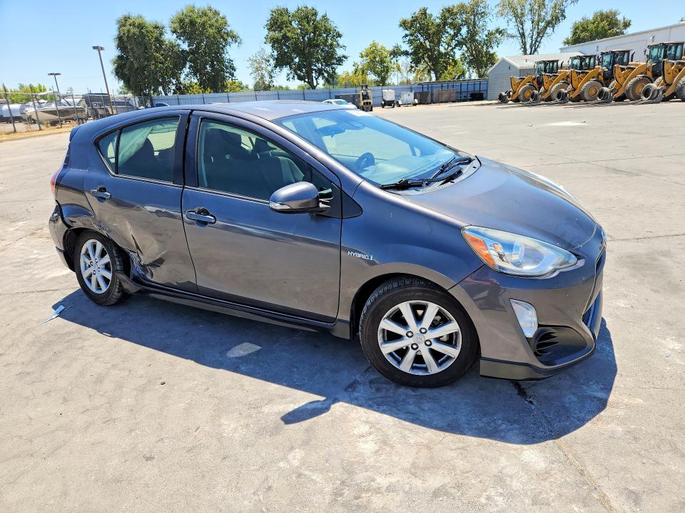 Photo 4 from auction – 2017 TOYOTA PRIUS C with VIN JTDKDTB35H1597822