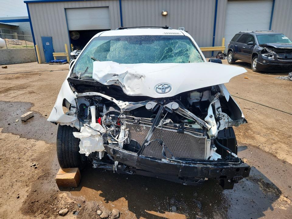 Photo 5 from auction – 2015 TOYOTA SIENNA with VIN 5TDJK3DC2FS125947