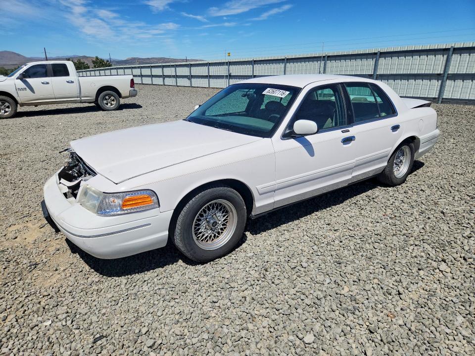 FORD CROWN VICTORIA 2002 with VIN 2FAFP74W02X152772 - Photo from auction