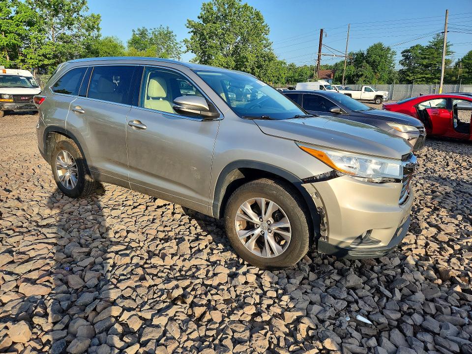 Photo 4 from auction – 2015 TOYOTA HIGHLANDER with VIN 5TDKKRFH2FS054457