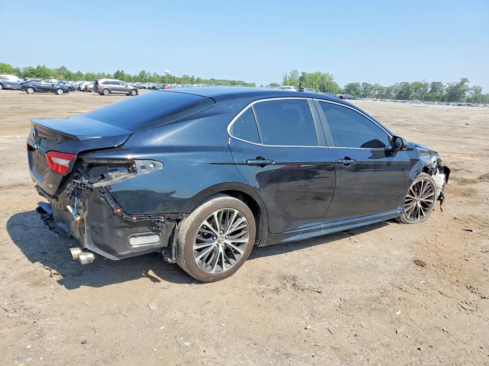 Photo 3 from auction – 2018 TOYOTA CAMRY with VIN 4T1B11HK6JU080072