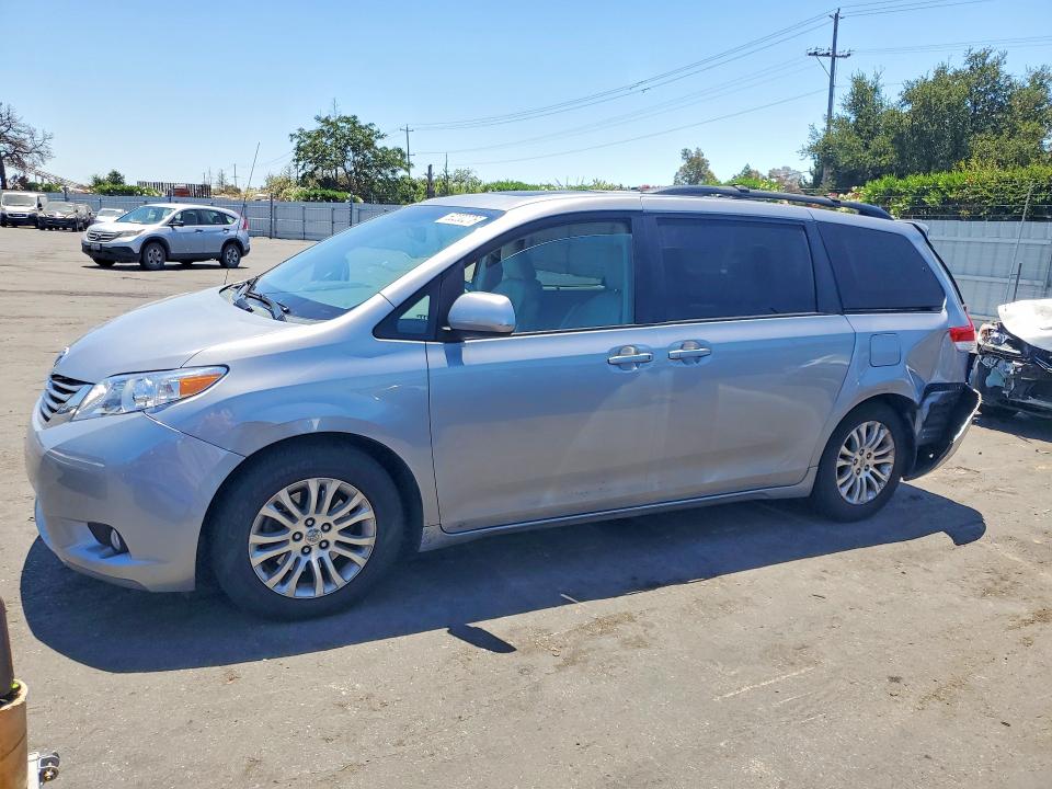 TOYOTA SIENNA 2012 with VIN 5TDYK3DC2CS276068 - Photo from auction