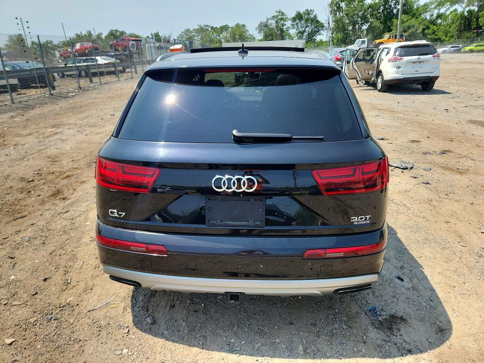 Zdjęcie 6 z aukcji – 2017 AUDI Q7 z VIN WA1LAAF73HD049308