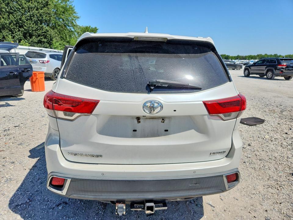 Photo 6 from auction – 2018 TOYOTA HIGHLANDER with VIN 5TDYZRFH6JS284114